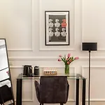 Largo Arenula Suites